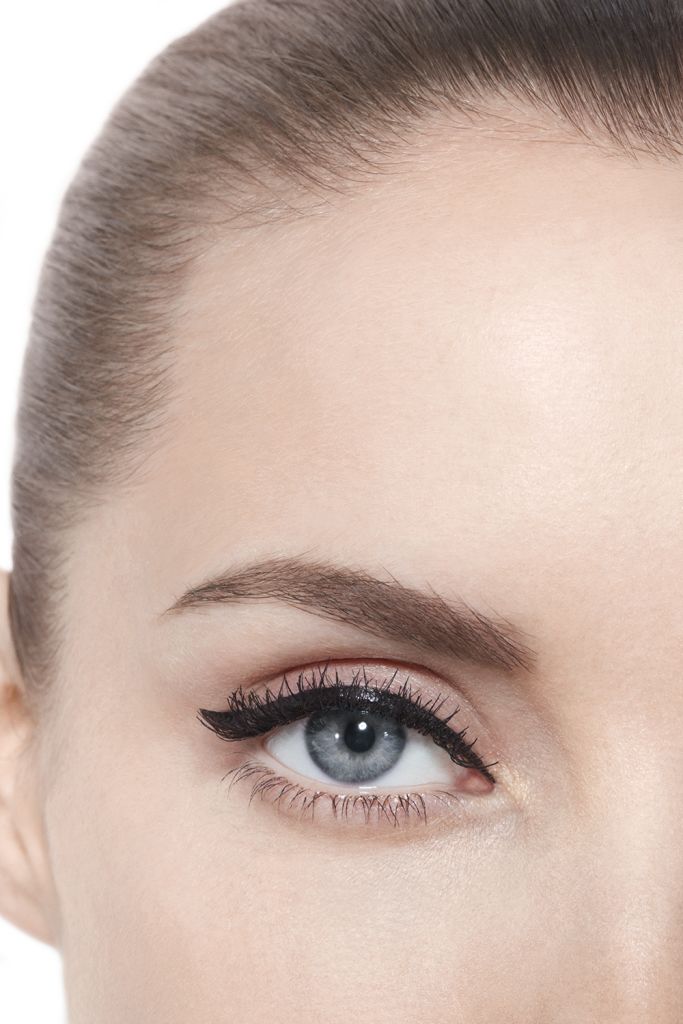 SIGNATURE DE CHANEL Intense Longwear Eyeliner Pen SIGNATURE DE CHANEL Intense Longwear Eyeliner Pen